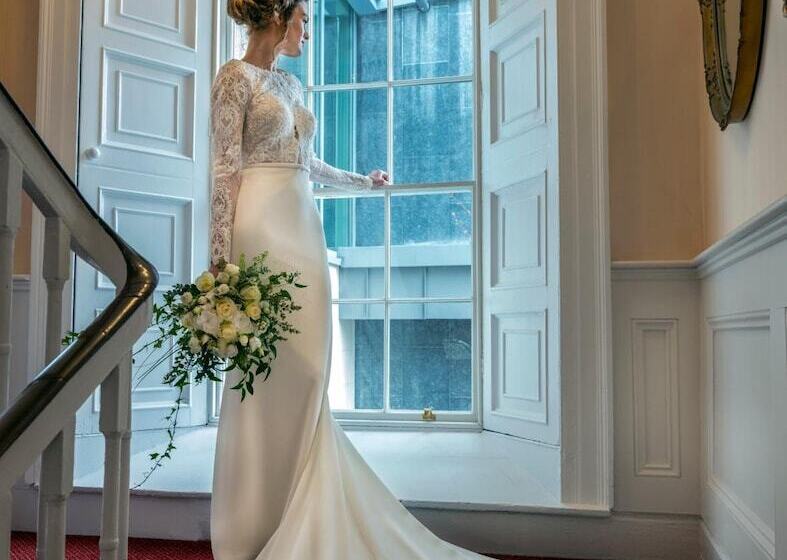 Отель Avalon House