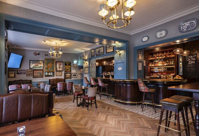 Отель Avalon House