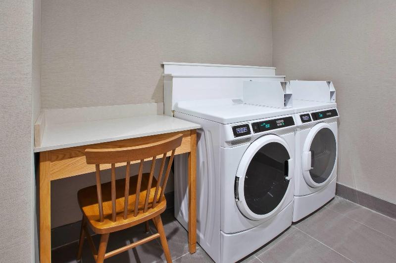 Отель Fairfield Inn & Suites By Marriott Flint Grand Blanc