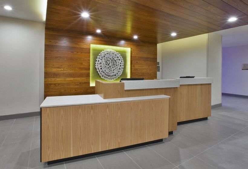 Отель Fairfield Inn & Suites By Marriott Flint Grand Blanc