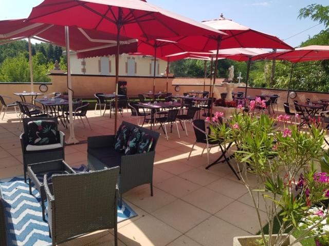 Отель Hôtel Restaurant Les Kakis