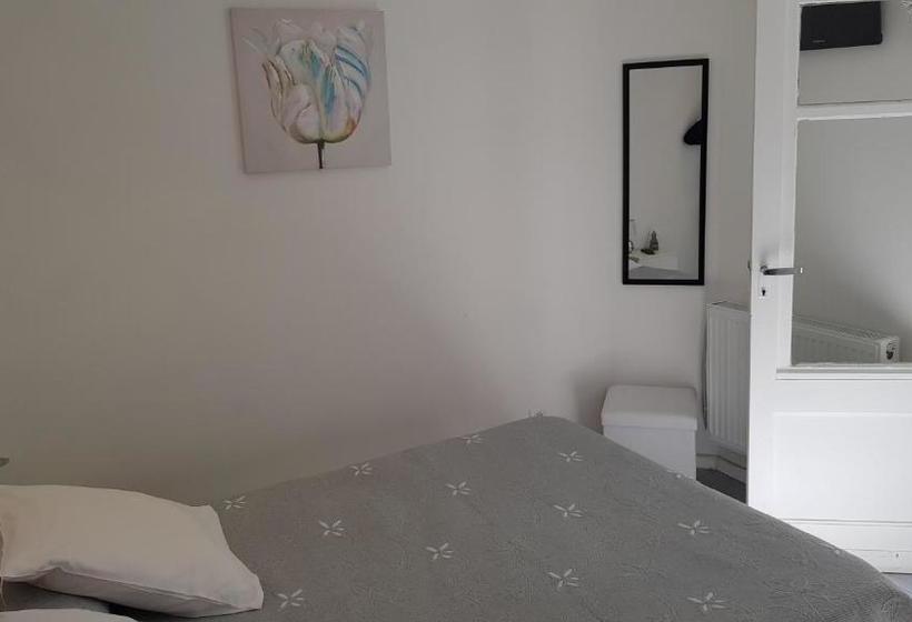 Отель Hôtel Restaurant Les Kakis