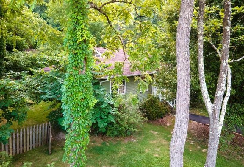 فندق Log Cabin Motor Court