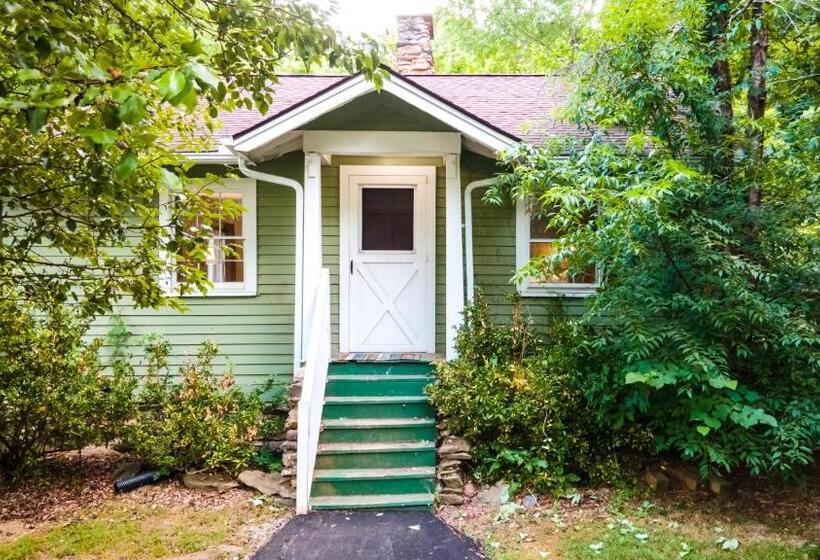 فندق Log Cabin Motor Court