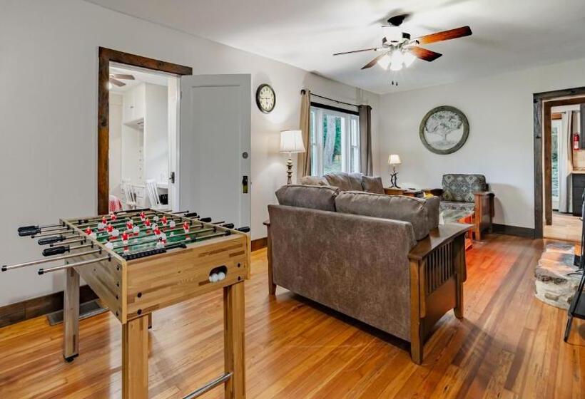 فندق Log Cabin Motor Court