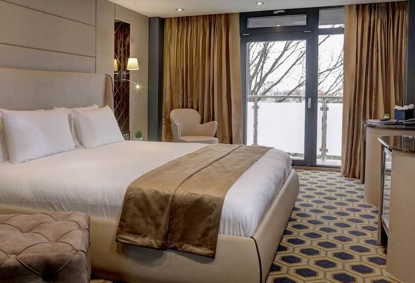 Putney Hotel; Bw Signature Collection