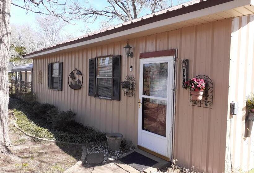 Kelumac Christmas Tree Farm B&b