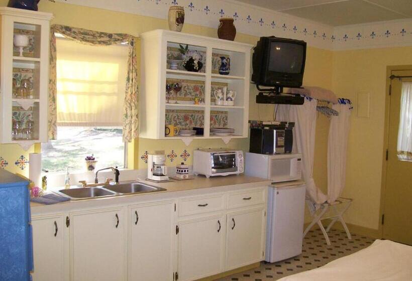 Kelumac Christmas Tree Farm B&b