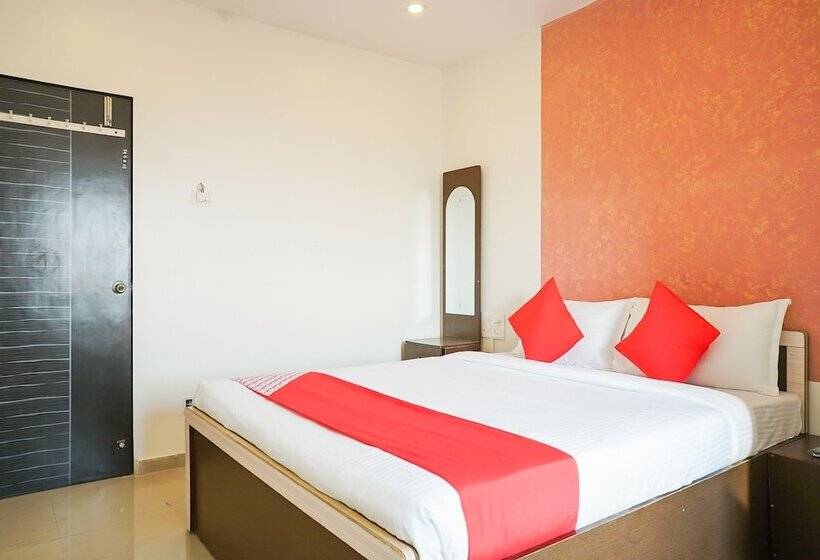 Oyo 18653 Hotel Swami Samarth