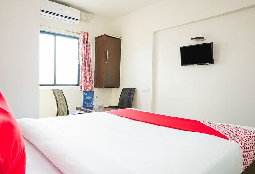 Oyo 18653 Hotel Swami Samarth