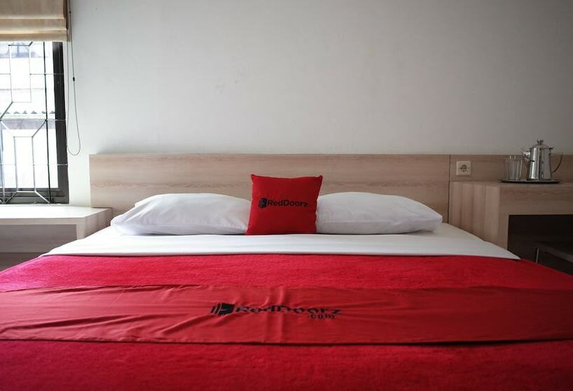 펜션 Reddoorz Near Taman Kota Lapang Merdeka Sukabumi