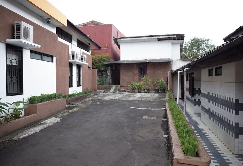 펜션 Reddoorz Near Taman Kota Lapang Merdeka Sukabumi