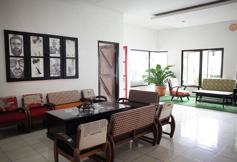 펜션 Reddoorz Near Taman Kota Lapang Merdeka Sukabumi