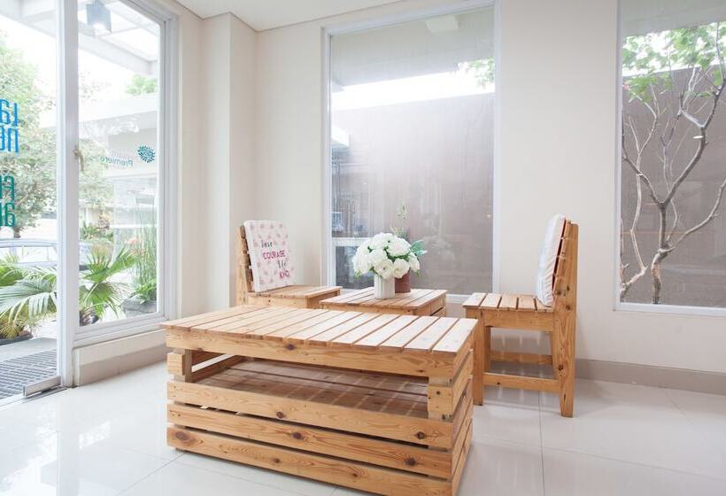 ペンション Reddoorz Plus At Riverside Malang