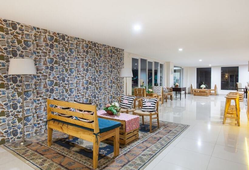 ペンション Reddoorz Plus At Riverside Malang