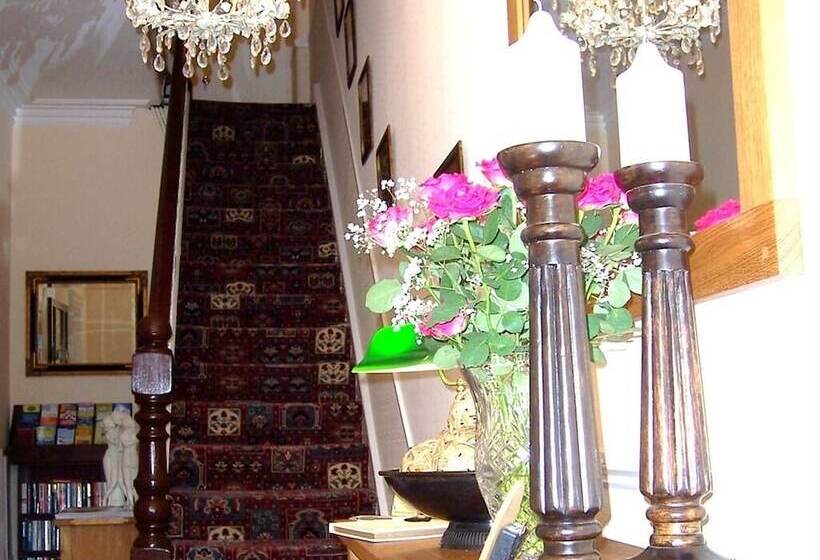 بنسيون South Lodge Guest House