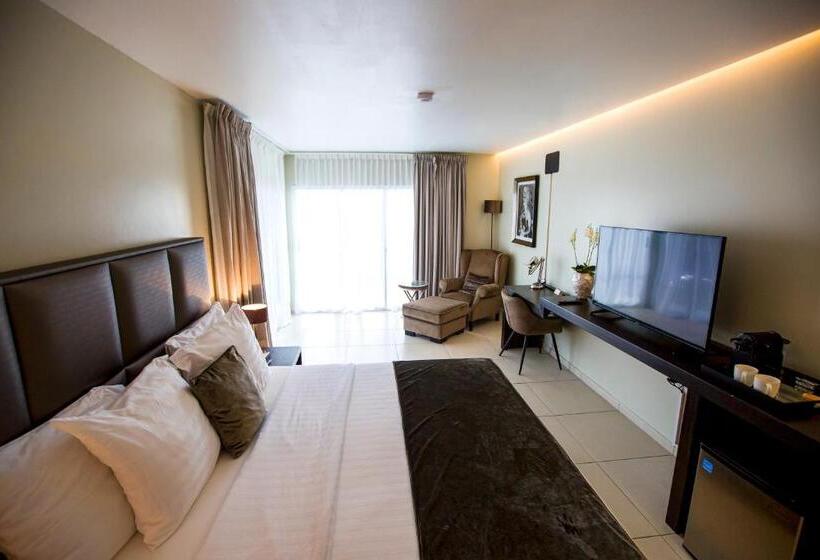 Tucan Resort & Spa