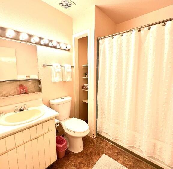 Bisbee Brownstone Suites