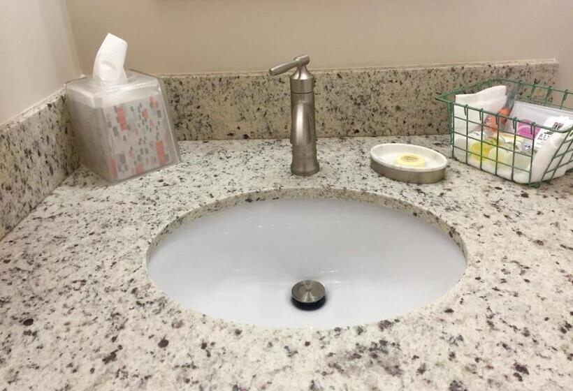 Bisbee Brownstone Suites