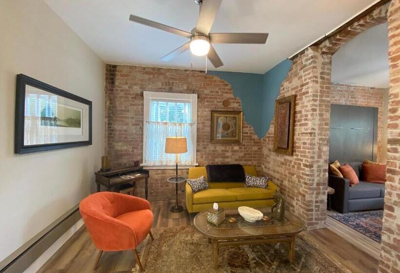 Bisbee Brownstone Suites