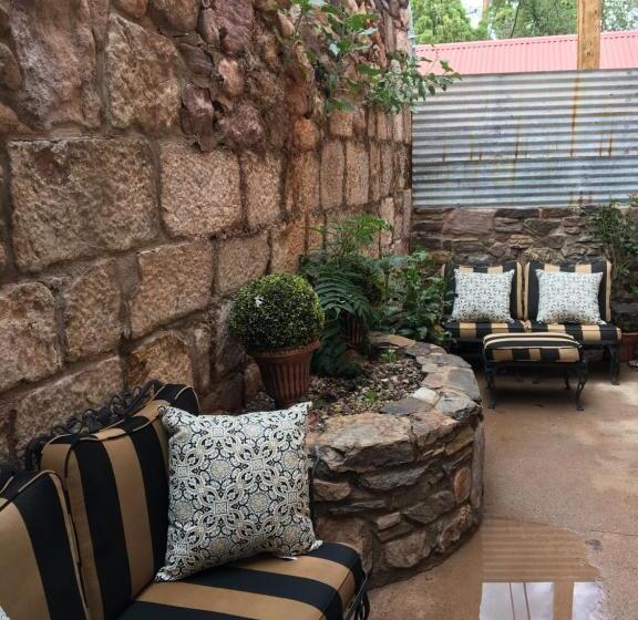 Bisbee Brownstone Suites