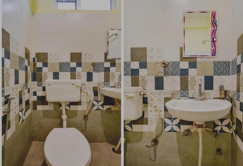 Отель Govindam Plaza