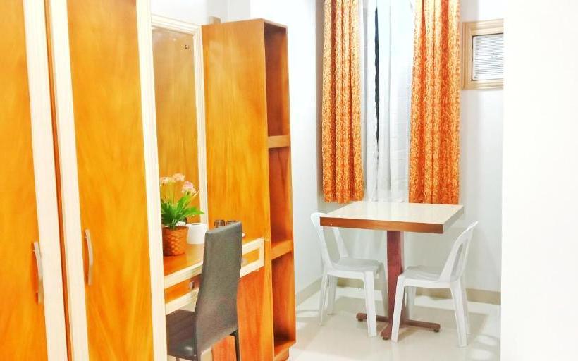 هتل Reddoorz Plus Near Mcarthur Park Tacloban
