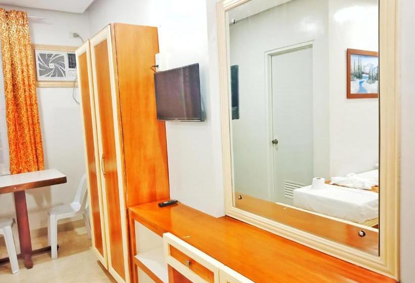 هتل Reddoorz Plus Near Mcarthur Park Tacloban