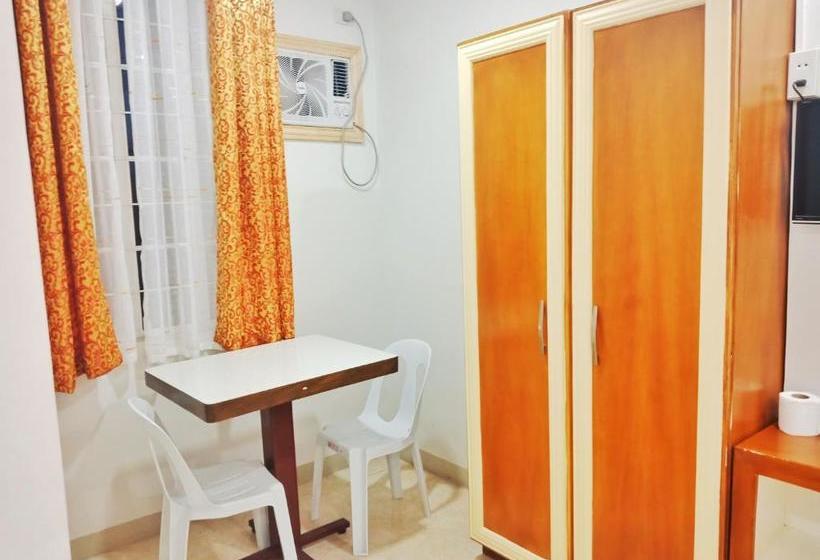 هتل Reddoorz Plus Near Mcarthur Park Tacloban