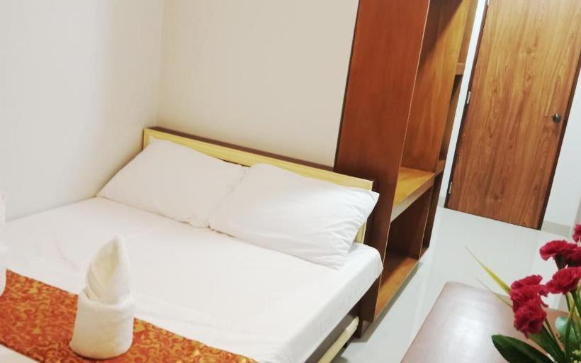 هتل Reddoorz Plus Near Mcarthur Park Tacloban