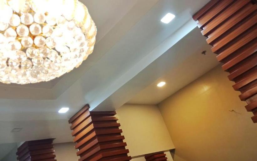 هتل Reddoorz Plus Near Mcarthur Park Tacloban