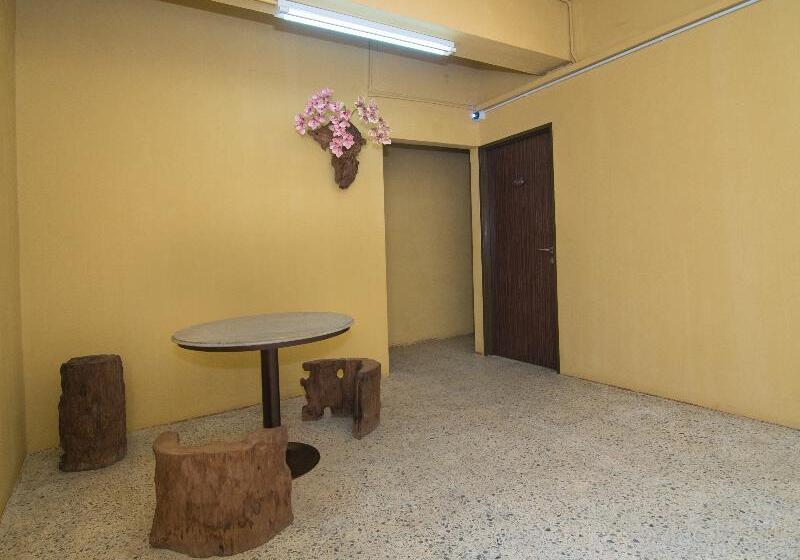 ホテル Oyo 507 Aikka