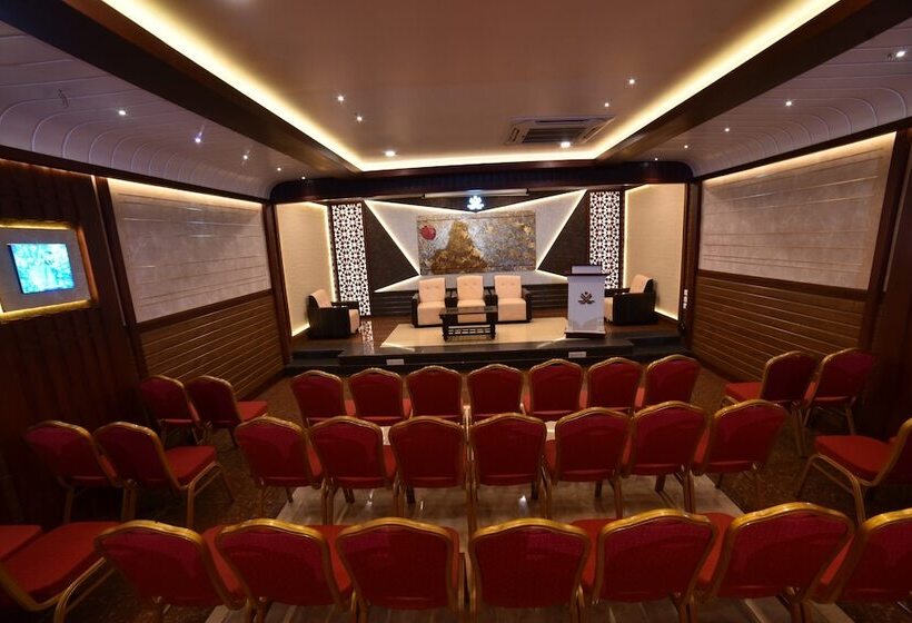 فندق Vashanth Krishna