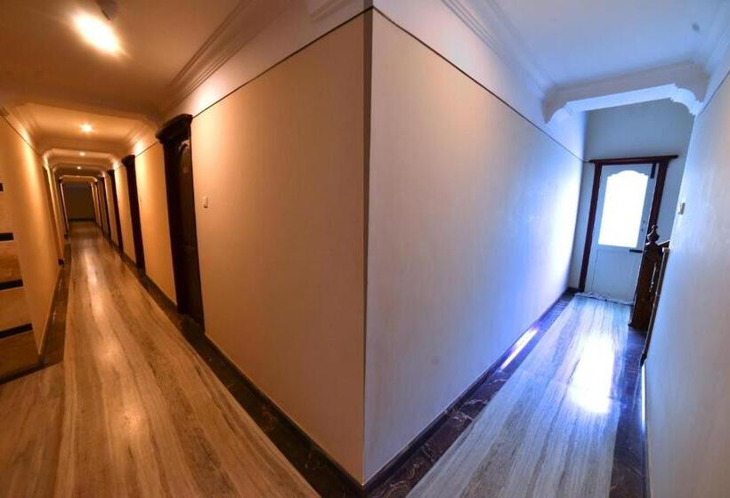 فندق Vashanth Krishna