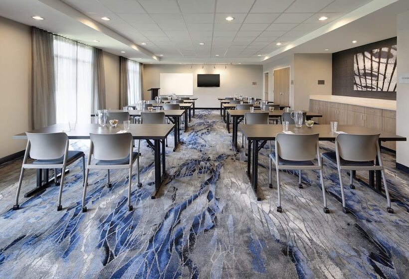 Отель Fairfield Inn & Suites By Marriott Tampa Wesley Chapel