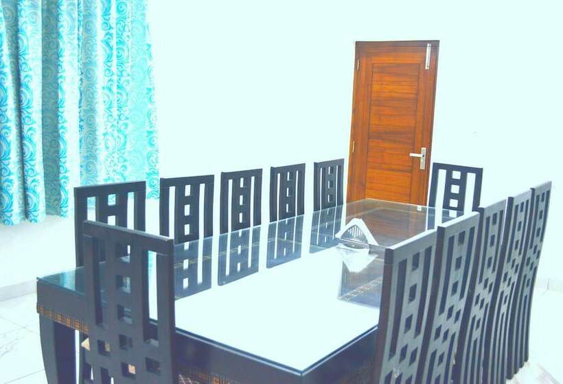 ホテル Garur Valley