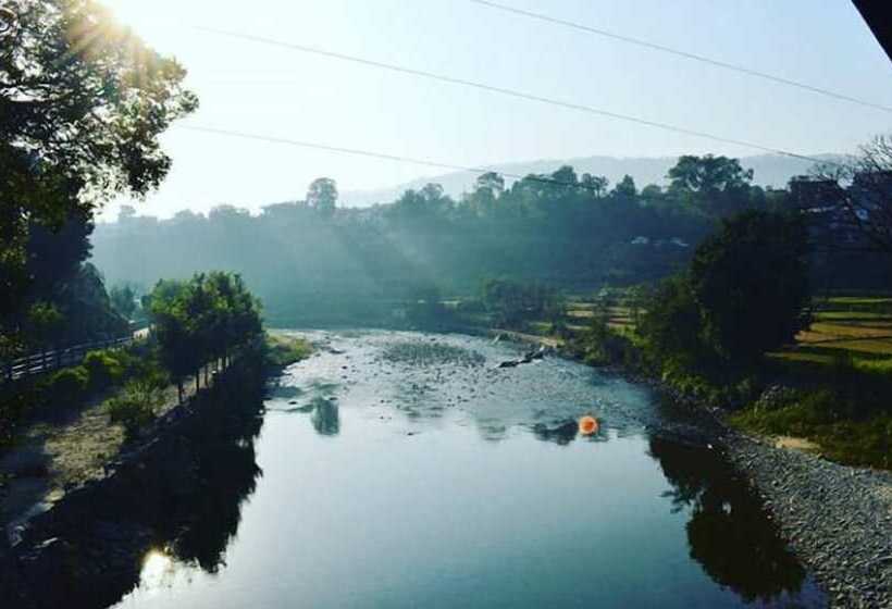 ホテル Garur Valley