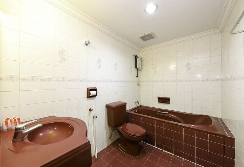 Oyo 472 Comfort Hotel 1