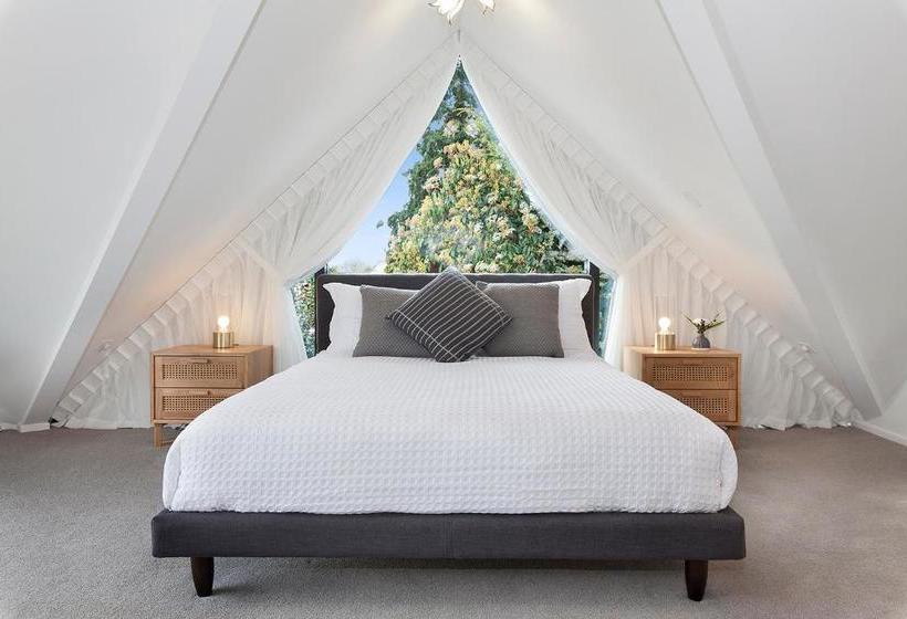 پانسیون The Britten Stables