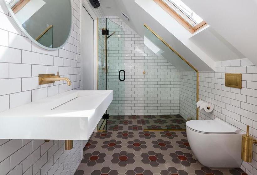 ペンション The Britten Stables