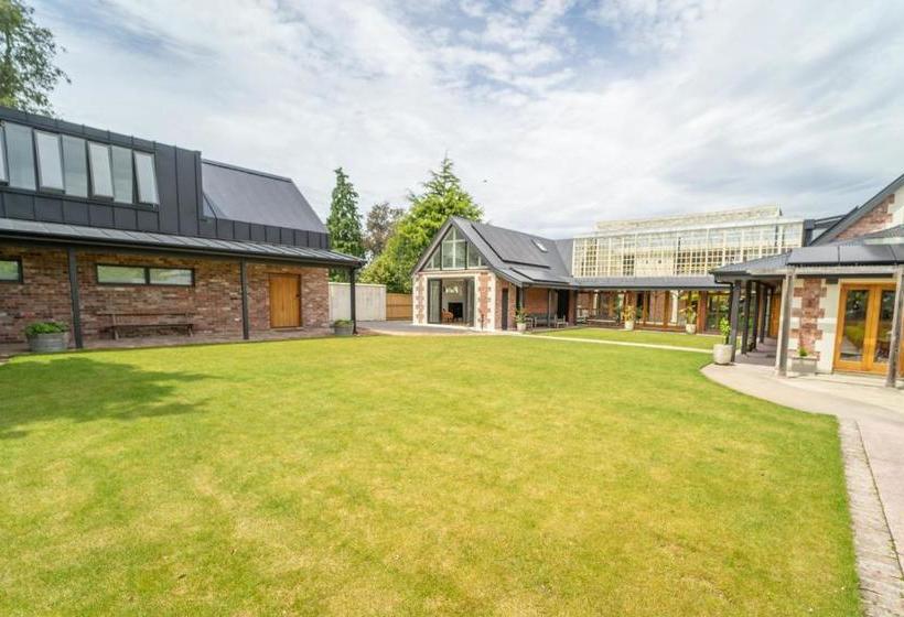 ペンション The Britten Stables