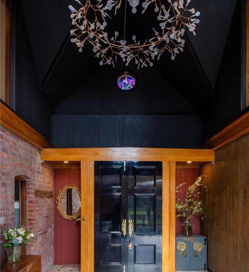 ペンション The Britten Stables