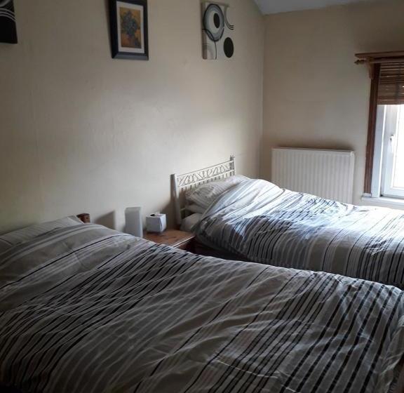 פנסיון Narrowboat Inn