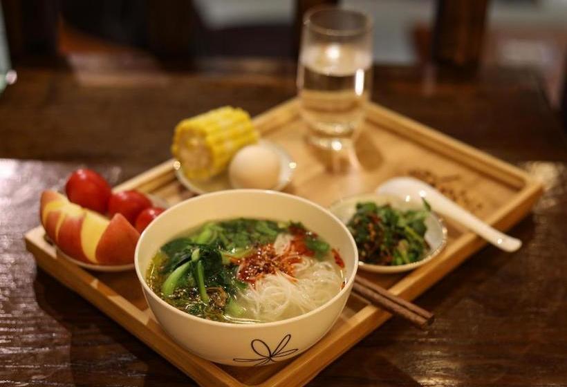 Общежитие Serenity & Peace Boutique Holiday Inn