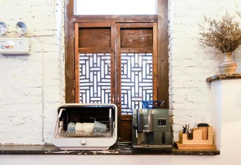 Общежитие Serenity & Peace Boutique Holiday Inn