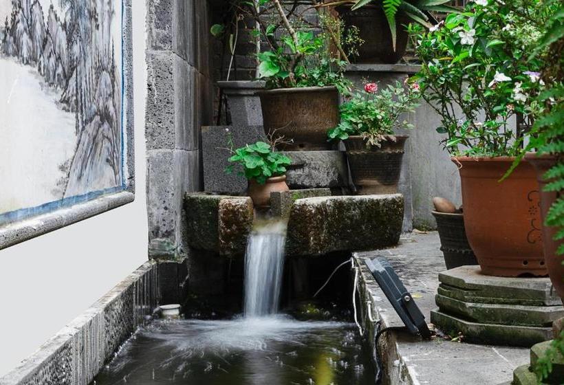 Общежитие Serenity & Peace Boutique Holiday Inn