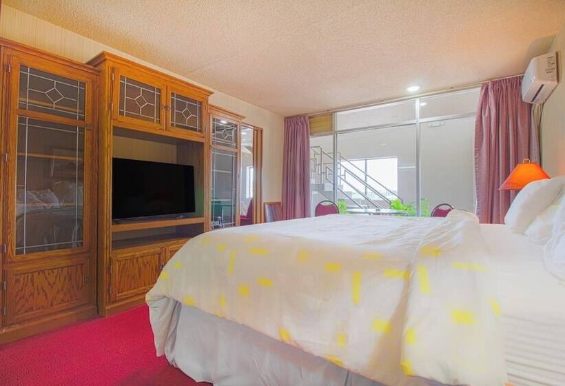 فندق Hometown Inn