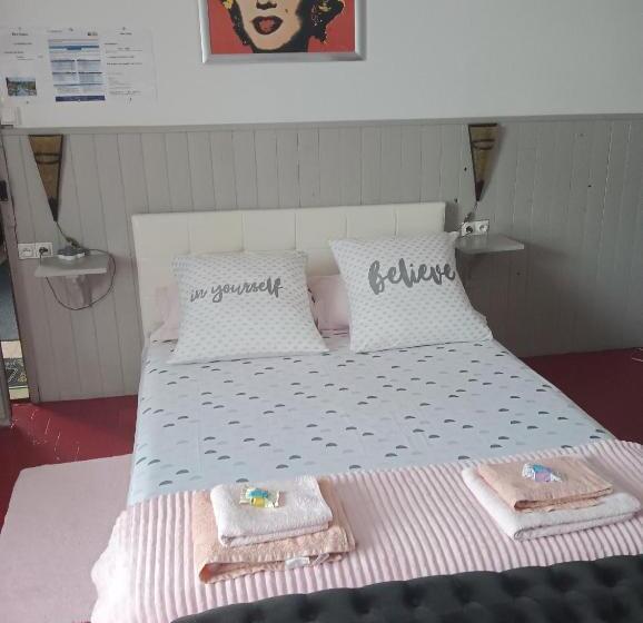 בית מלון כפרי Marie Claire La Grillade