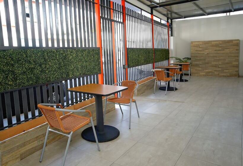 ホテル Milán Costa Rica