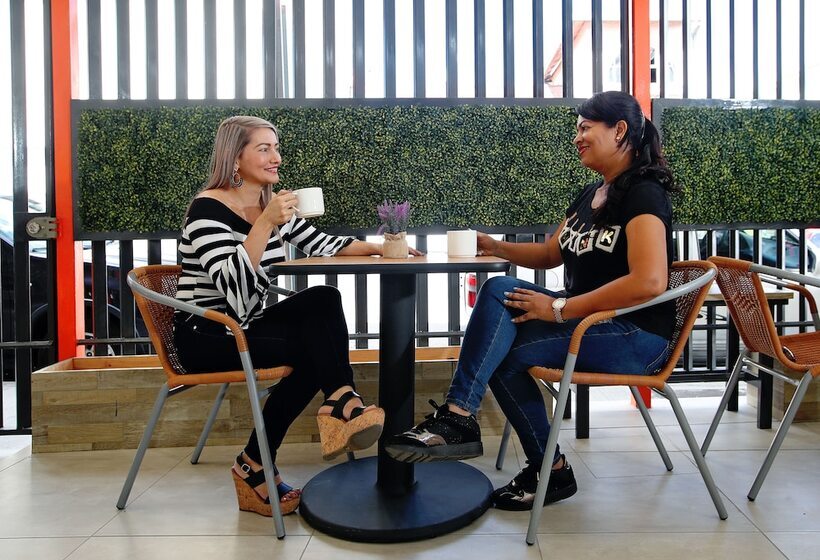 ホテル Milán Costa Rica